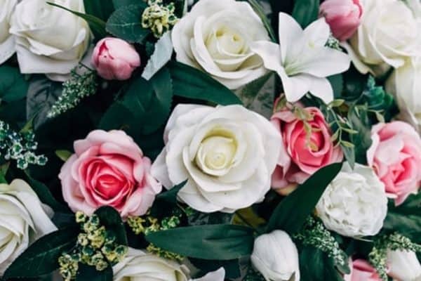 Do Wedding Flowers Have to Match Wedding Colors