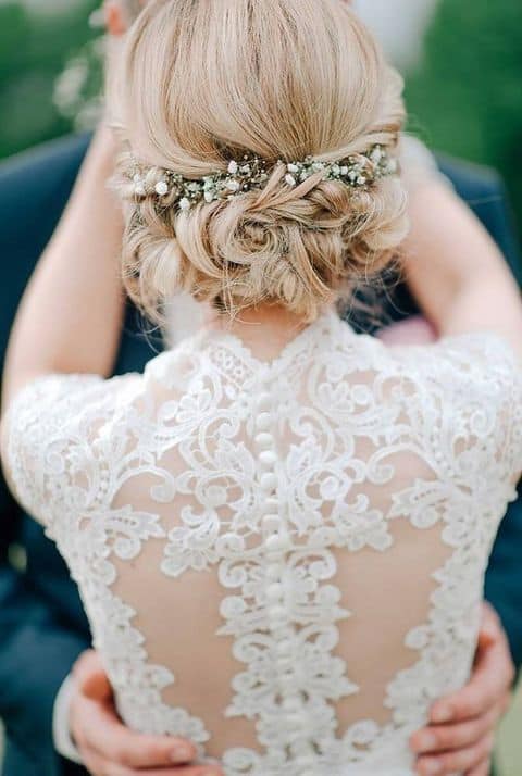 Floral Hairstyles That Are Just Perfect For Your Spring Wedding