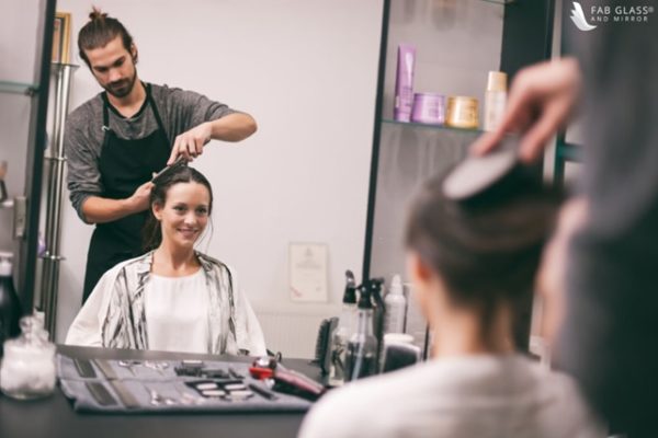 The Amazing Mirror for Your Salon that Shows Complete Reflection