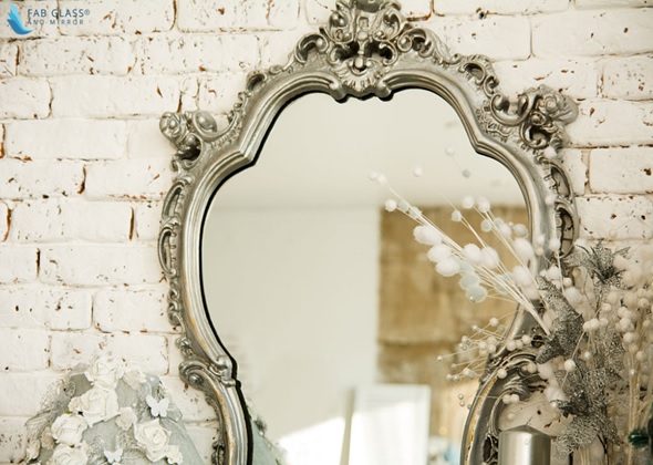 The Amazing Mirror for Your Salon that Shows Complete Reflection