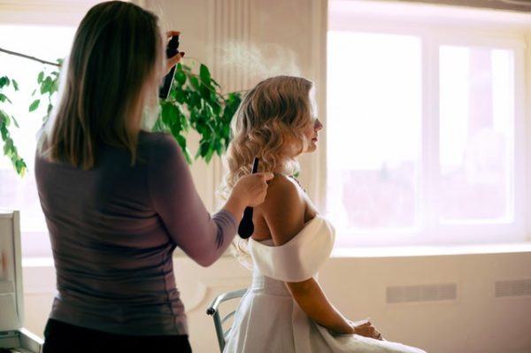 7 Fatal Mistakes That You Must Avoid When Choosing a Wedding Hair Stylist 