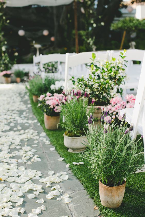 Lovely Backyard Wedding Decor Ideas That Are Perfect For You If Your Wedding Is Taking Place During The Pandemic