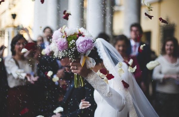 Make Postponing Your Wedding a Little Easier With These Five Tips
