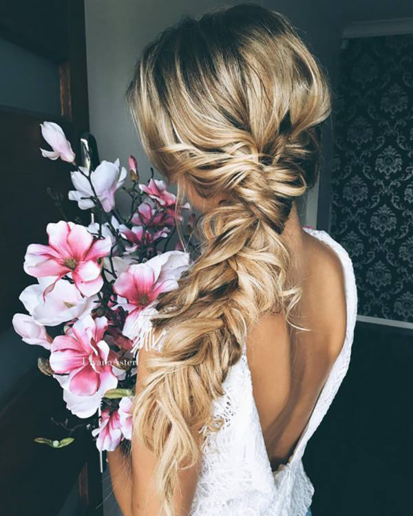 Relaxed Bridal Hairstyles That Are Perfect For Spring And Summer Weddings