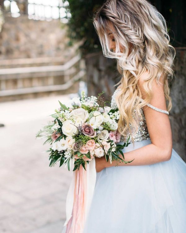 Relaxed Bridal Hairstyles That Are Perfect For Spring And Summer Weddings