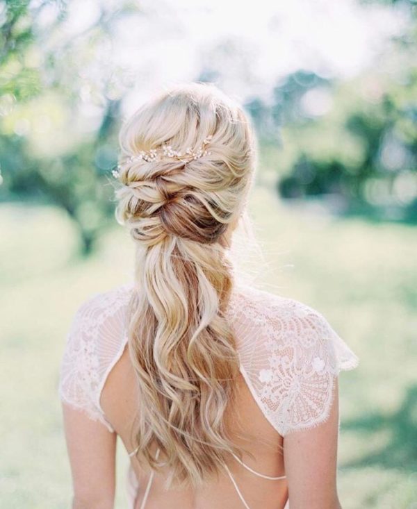 Relaxed Bridal Hairstyles That Are Perfect For Spring And Summer Weddings