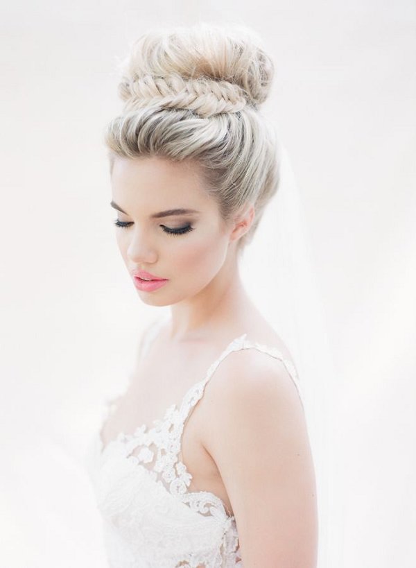 Relaxed Bridal Hairstyles That Are Perfect For Spring And Summer Weddings