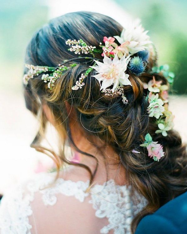 Relaxed Bridal Hairstyles That Are Perfect For Spring And Summer Weddings