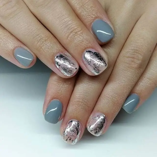 Pretty Foil Manicure Ideas That Are Super Easy To Make