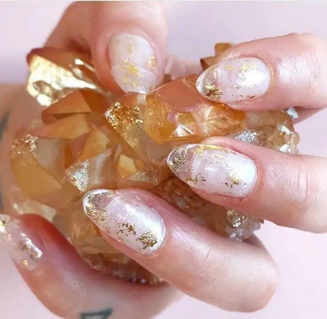 Pretty Foil Manicure Ideas That Are Super Easy To Make