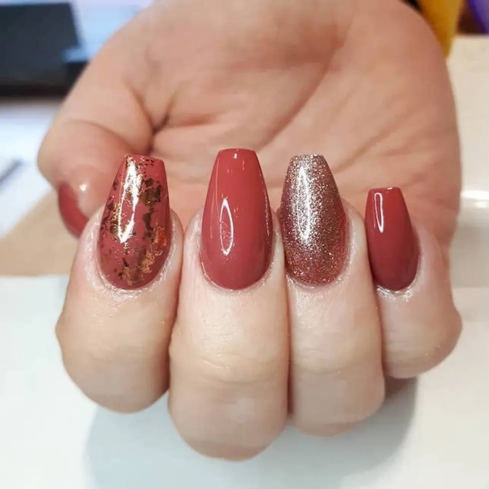 Pretty Foil Manicure Ideas That Are Super Easy To Make