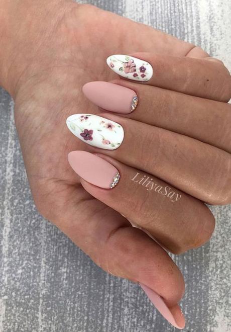 Beautiful Spring Nails That Are Perfect For The Spring Bride