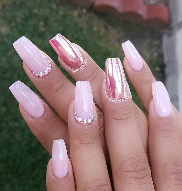 Impressive Metallic Nails That Will Make You Look Glamorous