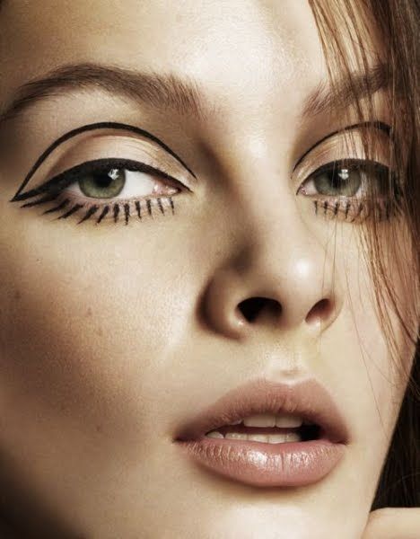 Graphic Eyeliner Ideas That Will Show You How To Add The Abstract Concept Into Your Makeup Routine