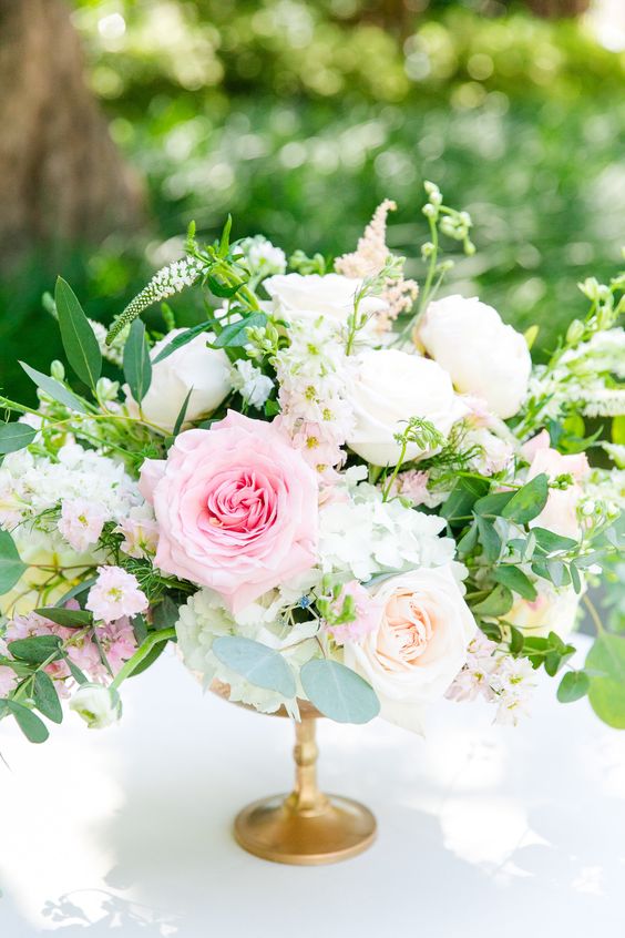 Lovely Summer Table Centerpieces That Will Charm You