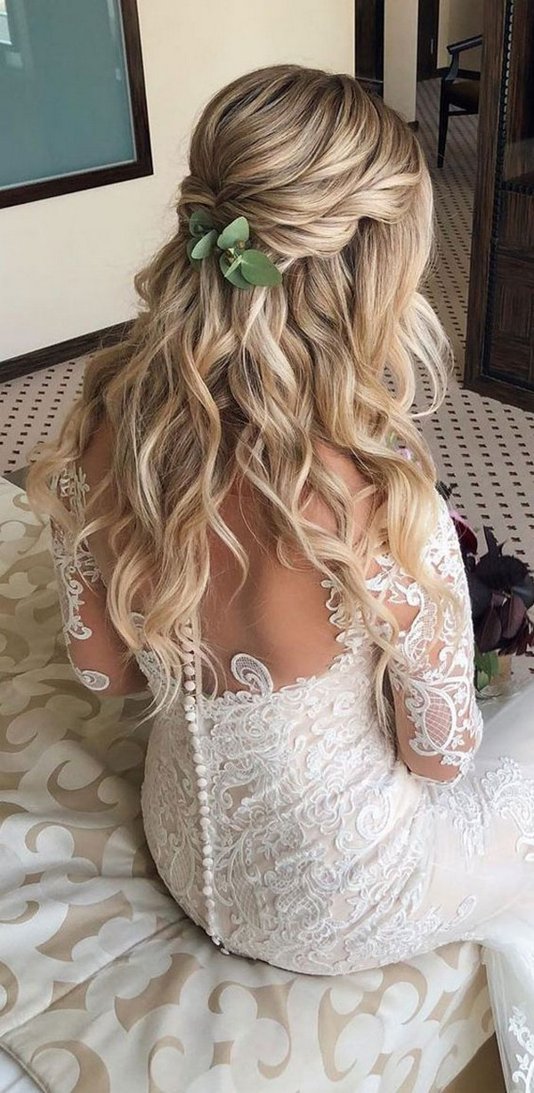 Amazing Bridal Hairstyles That Are Perfect For Fall