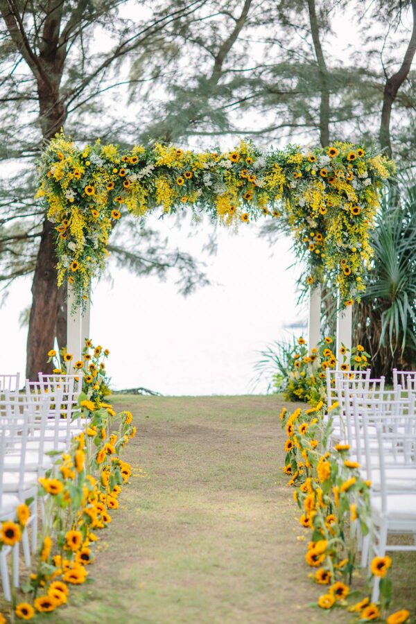 Sunflower Wedding Decorations That Will Make Your Jaws Drop