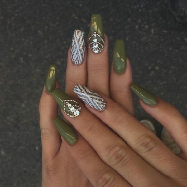 Dark Green Manicure Ideas That You Would Love To Try This Fall