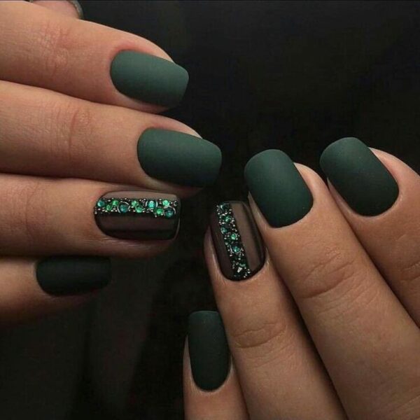 Dark Green Manicure Ideas That You Would Love To Try This Fall