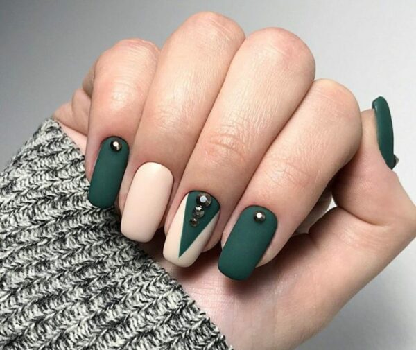 40+ Trendy Ways To Wear Green Nail Designs : Dark Green & Gold Sparkle Nails