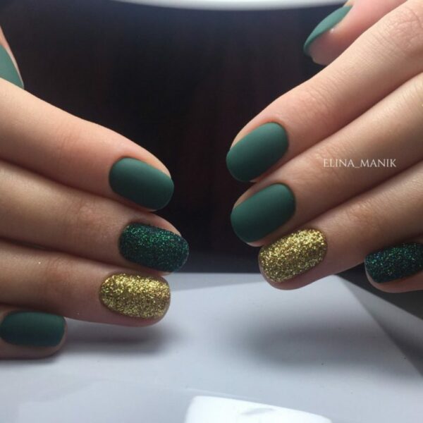 Dark Green Manicure Ideas That You Would Love To Try This Fall