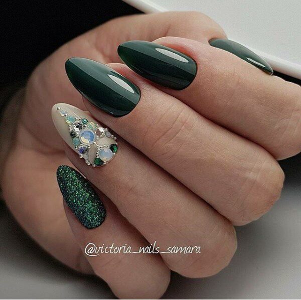 Dark Green Manicure Ideas That You Would Love To Try This Fall