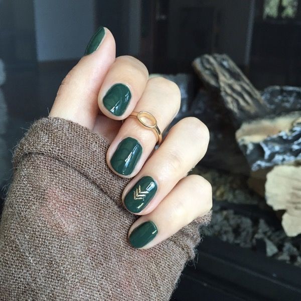 Dark Green Manicure Ideas That You Would Love To Try This Fall