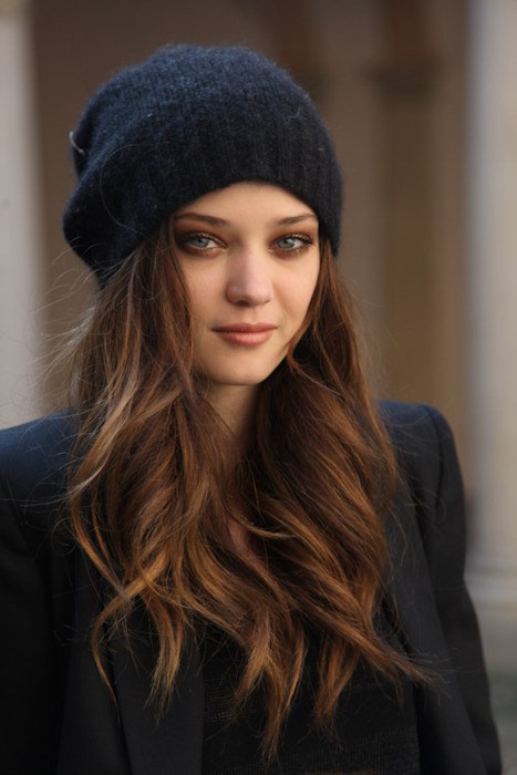 Easy To Style Winter Hairstyles That Look Great With Winter Hat