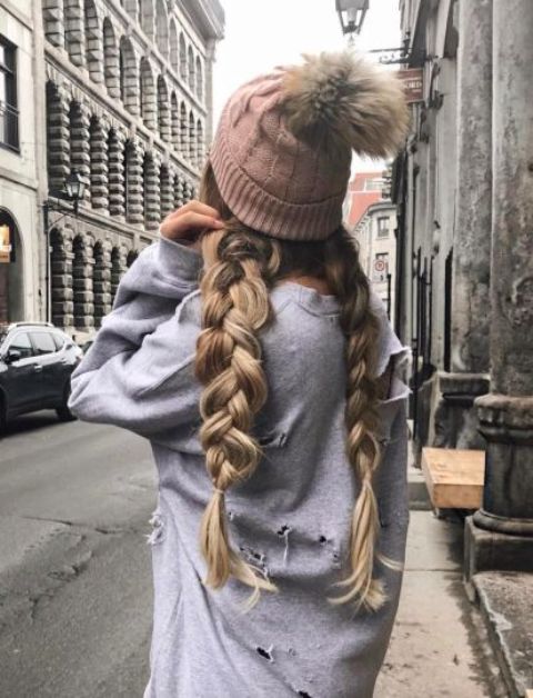 Easy To Style Winter Hairstyles That Look Great With Winter Hat