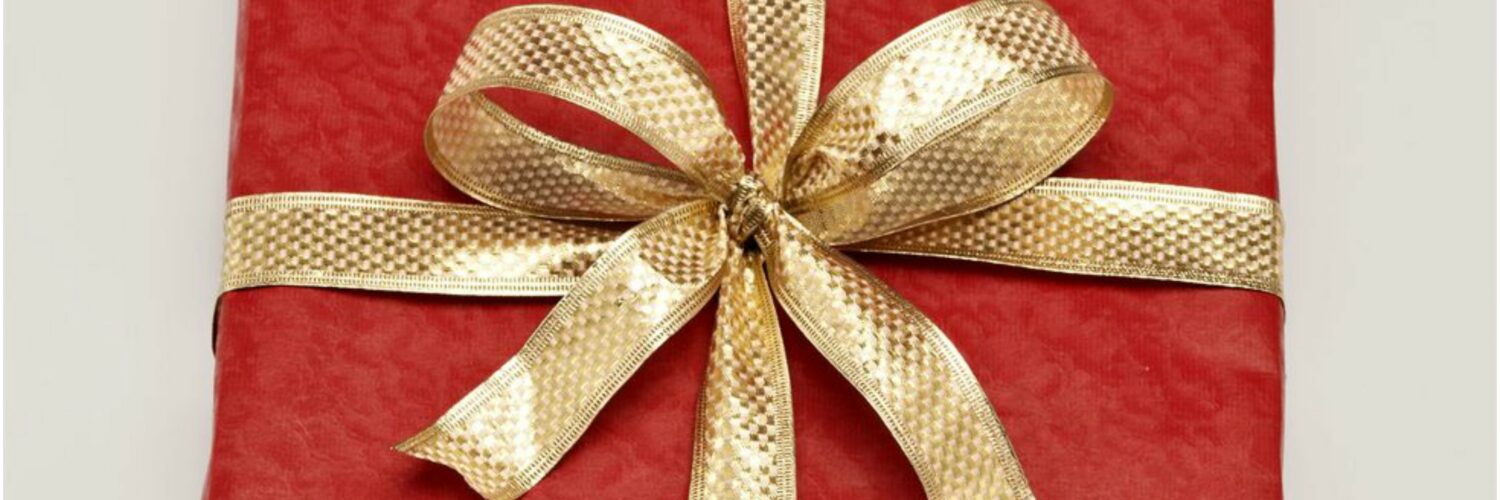 wrap a Christmas gift