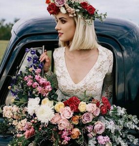 bridal hairstyles with flower roses