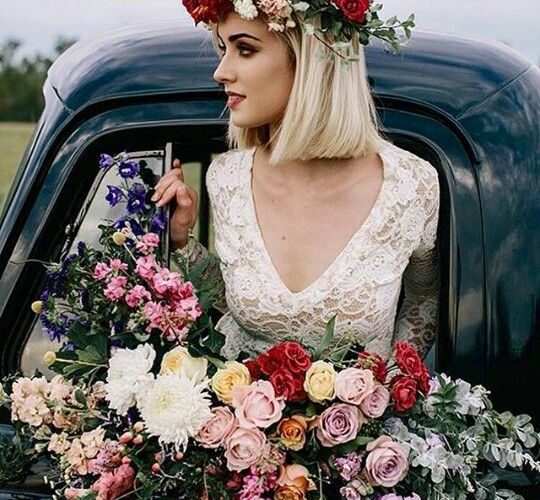 bridal hairstyles with flower roses