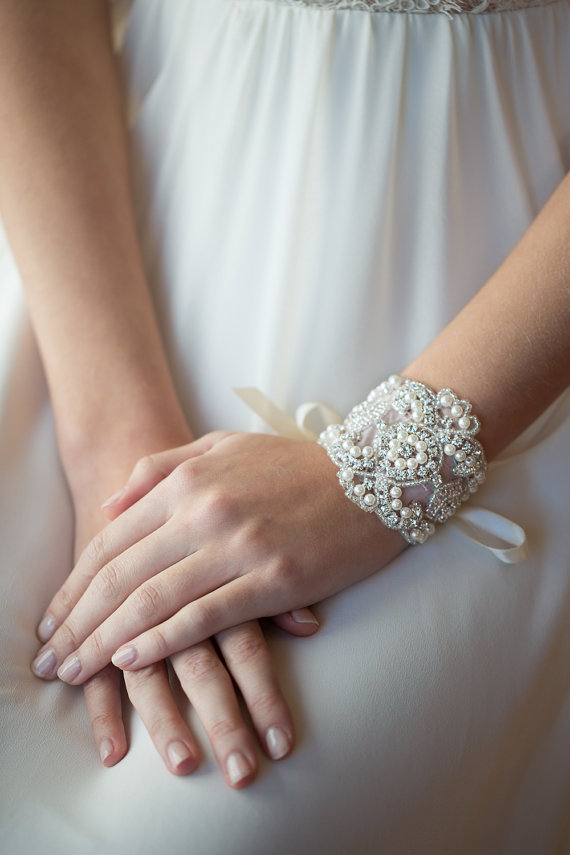 How To Choose The Right Wedding Jewelry