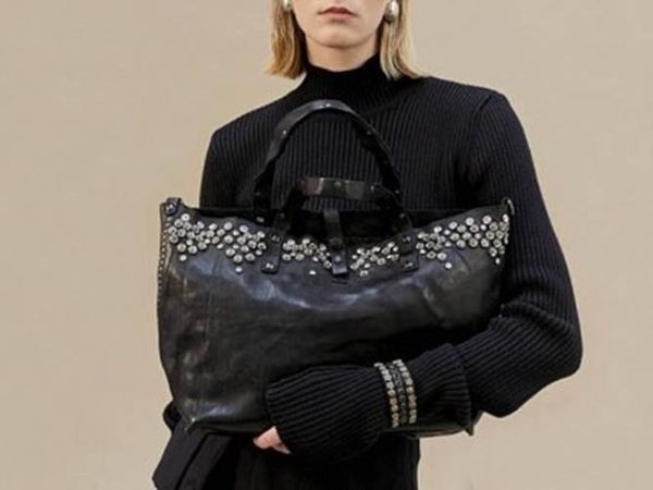 Daily companion, distinctly Italian: the enduring appeal of the leather tote